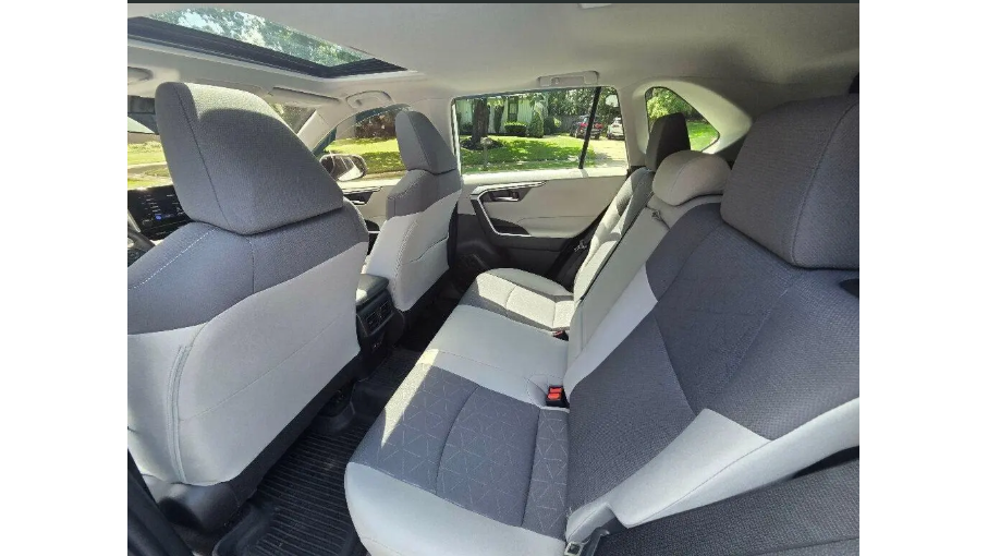 تویوتا RAV4 XLE مدل 2025 با کیلومتر کم